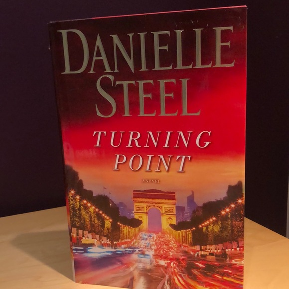 Turning Point - a novel by Danielle Steel - Picture 2 of 4